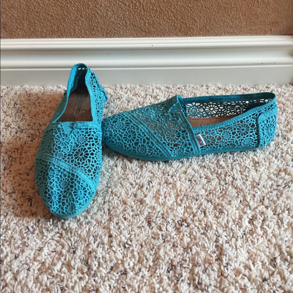 Toms size 7.